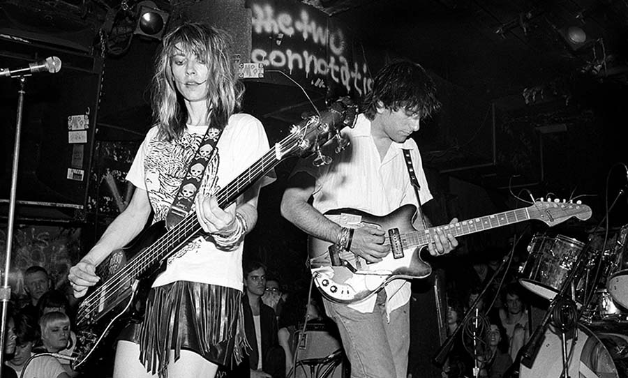 Sonic Youth sell gear